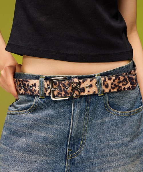 X-girl(エックスガール)の「FAUX CALF HAIR LEATHER XG BELT(ベルト・レディース・ベージュ/ブラック・ONE SIZE)」の2枚目の写真