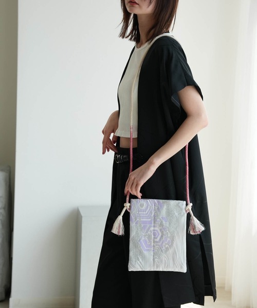 utatane(ウタタネ)の「帯リメイク maison utatane ショルダーバッグ 銀の波流(ショルダーバッグ・レディース・シルバー・FREE)」の3枚目の写真