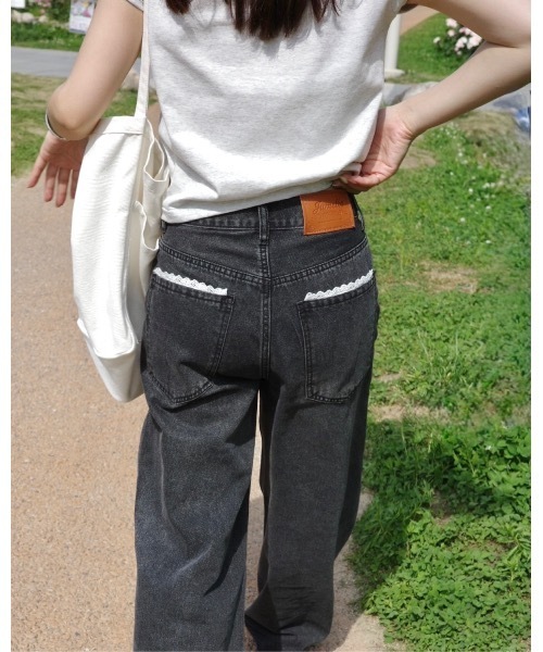 JUMELLE(ジュメロ)の「レースデザインワイドデニム(デニムパンツ・レディース・ライトブルー/ブラック・SMALL/MEDIUM)」の1枚目の写真