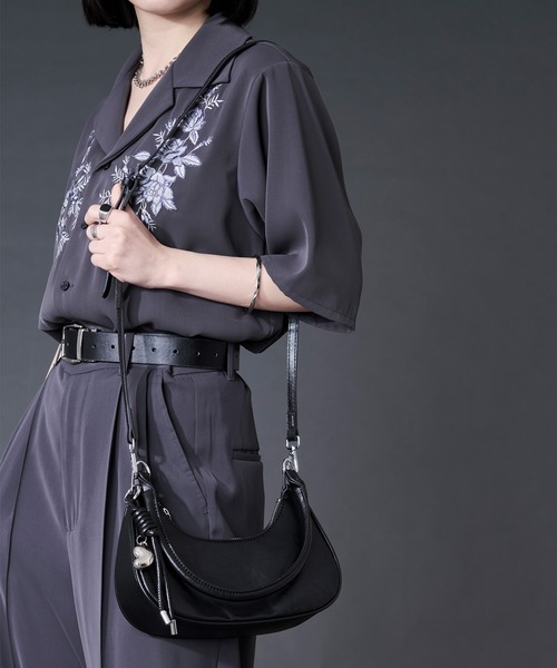 Ellno Loset(エルノロゼット)の「heart charm set / ハートチャームセットハーフムーンバッグ(ショルダーバッグ・メンズ・ブラック/アイボリー/キャメル・FREE)」の12枚目の写真