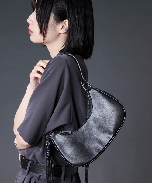 Ellno Loset(エルノロゼット)の「heart charm set / ハートチャームセットハーフムーンバッグ(ショルダーバッグ・メンズ・ブラック/アイボリー/キャメル・FREE)」の10枚目の写真