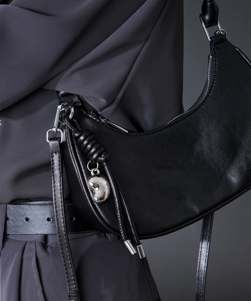 Ellno Loset(エルノロゼット)の「heart charm set / ハートチャームセットハーフムーンバッグ(ショルダーバッグ・メンズ・ブラック/アイボリー/キャメル・FREE)」の11枚目の写真