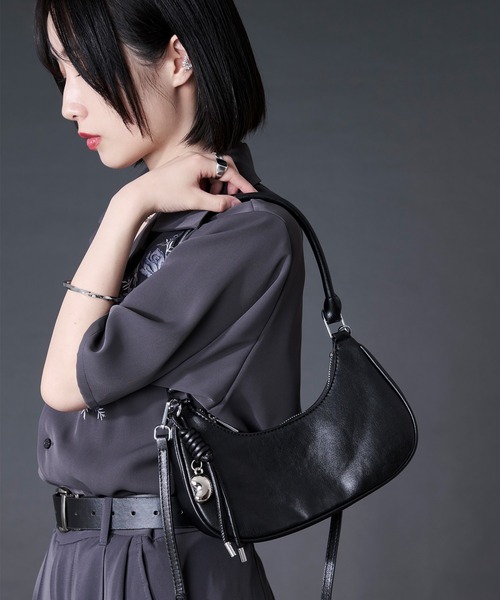 Ellno Loset(エルノロゼット)の「heart charm set / ハートチャームセットハーフムーンバッグ(ショルダーバッグ・メンズ・ブラック/アイボリー/キャメル・FREE)」の13枚目の写真