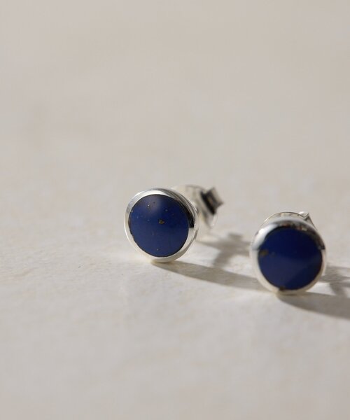 ear PAPILLONNER(イアパピヨネ)の「《スターリングシルバー使用》シェルプレートラウンドピアス(ピアス(両耳用)・レディース・ホワイト/ネイビー・FREE)」の10枚目の写真
