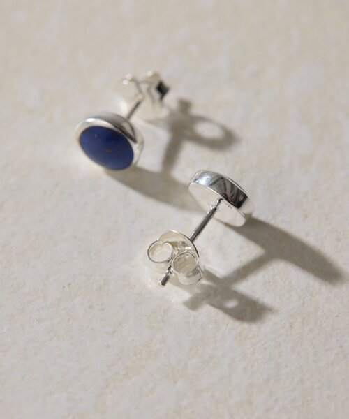 ear PAPILLONNER(イアパピヨネ)の「《スターリングシルバー使用》シェルプレートラウンドピアス(ピアス(両耳用)・レディース・ホワイト/ネイビー・FREE)」の11枚目の写真