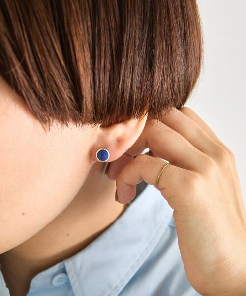 ear PAPILLONNER(イアパピヨネ)の「《スターリングシルバー使用》シェルプレートラウンドピアス(ピアス(両耳用)・レディース・ホワイト/ネイビー・FREE)」の15枚目の写真