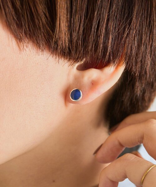ear PAPILLONNER(イアパピヨネ)の「《スターリングシルバー使用》シェルプレートラウンドピアス(ピアス(両耳用)・レディース・ホワイト/ネイビー・FREE)」の16枚目の写真