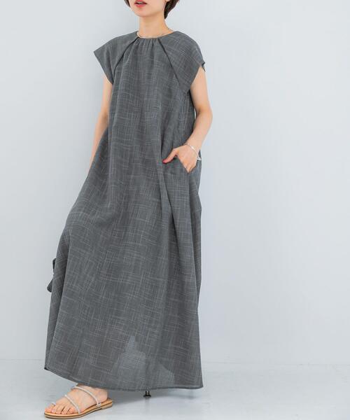 URBAN RESEARCH ROSSO WOMEN(アーバンリサーチ ロッソ)の「デザインスリーブマキシワンピース(ワンピース・レディース・ブラック/モカ・FREE)」の3枚目の写真