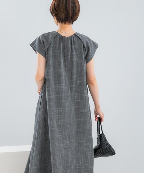 URBAN RESEARCH ROSSO WOMEN(アーバンリサーチ ロッソ)の「デザインスリーブマキシワンピース(ワンピース・レディース・ブラック/モカ・FREE)」の4枚目の写真