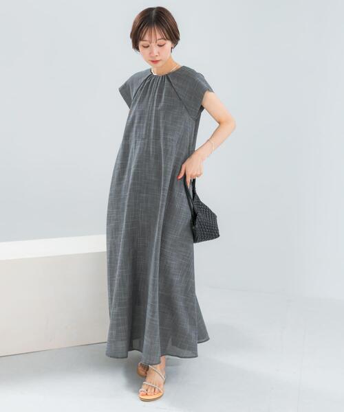 URBAN RESEARCH ROSSO WOMEN(アーバンリサーチ ロッソ)の「デザインスリーブマキシワンピース(ワンピース・レディース・ブラック/モカ・FREE)」の5枚目の写真