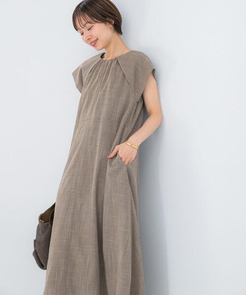 URBAN RESEARCH ROSSO WOMEN(アーバンリサーチ ロッソ)の「デザインスリーブマキシワンピース(ワンピース・レディース・ブラック/モカ・FREE)」の9枚目の写真