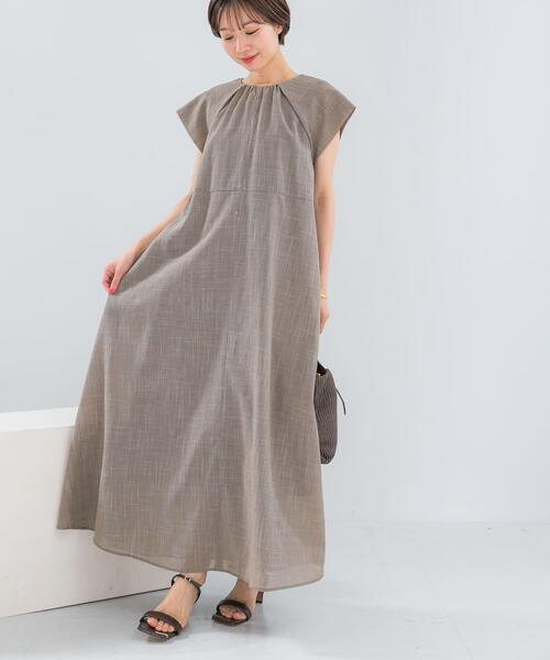 URBAN RESEARCH ROSSO WOMEN(アーバンリサーチ ロッソ)の「デザインスリーブマキシワンピース(ワンピース・レディース・ブラック/モカ・FREE)」の11枚目の写真