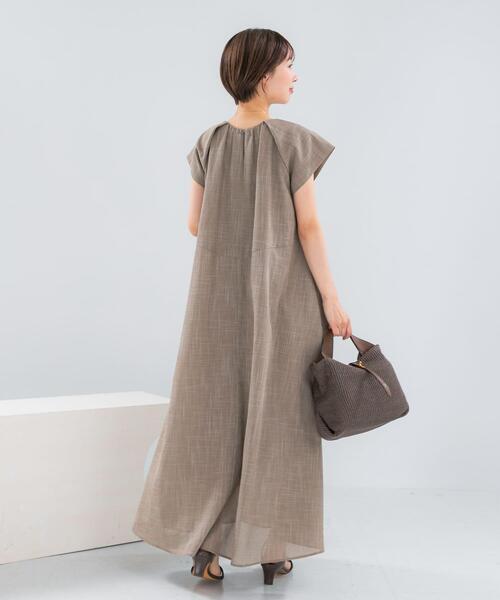 URBAN RESEARCH ROSSO WOMEN(アーバンリサーチ ロッソ)の「デザインスリーブマキシワンピース(ワンピース・レディース・ブラック/モカ・FREE)」の12枚目の写真