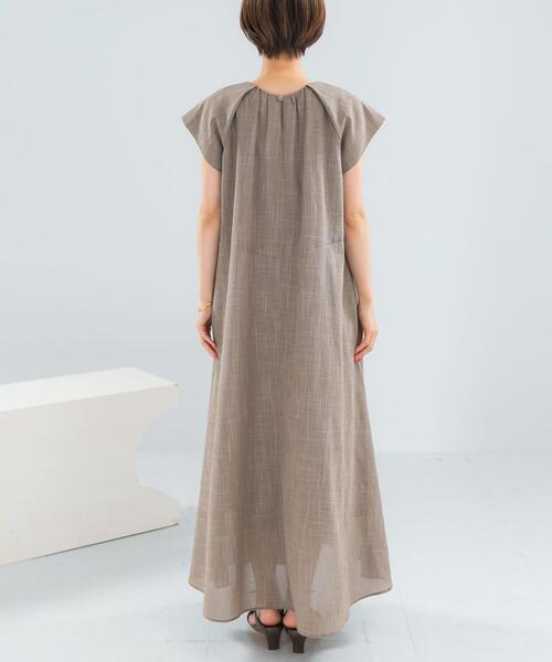 URBAN RESEARCH ROSSO WOMEN(アーバンリサーチ ロッソ)の「デザインスリーブマキシワンピース(ワンピース・レディース・ブラック/モカ・FREE)」の15枚目の写真