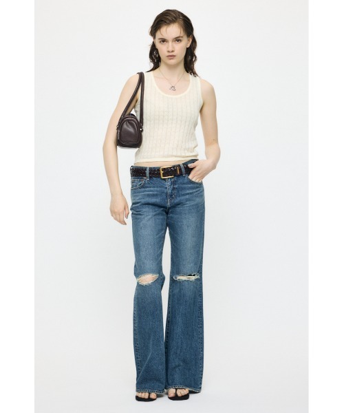 MOUSSY(マウジー)の「LOW SLUNG RIPPED FLARE(デニムパンツ・レディース・ブルー・0/1/2)」の3枚目の写真