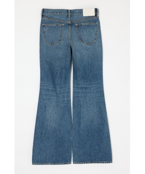 MOUSSY(マウジー)の「LOW SLUNG RIPPED FLARE(デニムパンツ・レディース・ブルー・0/1/2)」の16枚目の写真