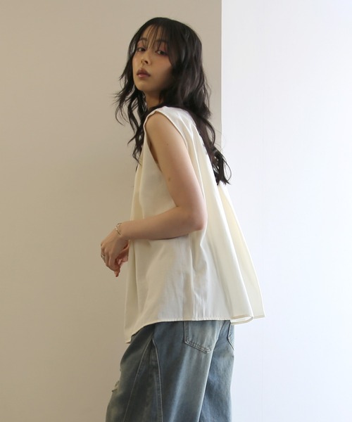 No one knows(ノーワンノーズ)の「ZOZO限定 フロントタックノースリーブブラウス(シャツ/ブラウス・レディース・ブラック/キナリ・FREE)」の6枚目の写真