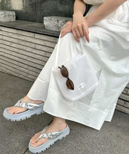 SHAKA(シャカ)の「【emmi×SHAKA】KHAZANA THONG EX for emmi(スニーカー・レディース・シルバー・25/22/24/23)」の13枚目の写真