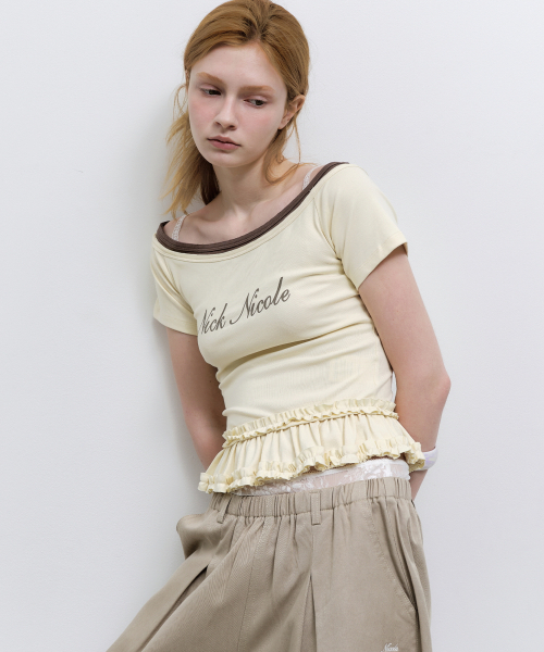 NICK&NICOLE（ニックアンドニコール）の「OFF-SHOULDER FRILL CROP TOP_CREAM（Tシャツ/カットソー・レディース・その他・FREE）」の2枚目の写真
