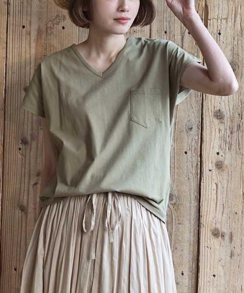 zootie（ズーティー）の「汗しみない Tシャツ［Vネック ポケットTEE］（Tシャツ/カットソー・レディース・ダークグリーン/ライトカーキ/杢グレー/ダークカーキ/レッド系その他/ライトオレンジ系/ラベンダー/モカ/ミント/グレイッシュブルー/イエロー系その他/ブラック/ネイビー/オフホワイト/アイボリー・L/M/LL）」の9枚目の写真