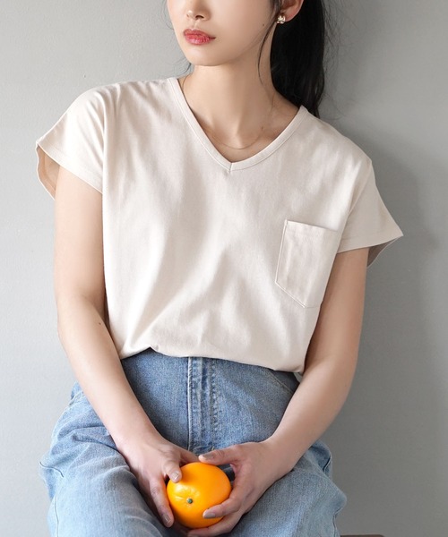 zootie（ズーティー）の「汗しみない Tシャツ［Vネック ポケットTEE］（Tシャツ/カットソー・レディース・ダークグリーン/ライトカーキ/杢グレー/ダークカーキ/レッド系その他/ライトオレンジ系/ラベンダー/モカ/ミント/グレイッシュブルー/イエロー系その他/ブラック/ネイビー/オフホワイト/アイボリー・L/M/LL）」の3枚目の写真