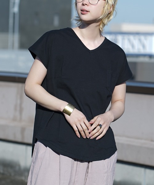 zootie（ズーティー）の「汗しみない Tシャツ［Vネック ポケットTEE］（Tシャツ/カットソー・レディース・ダークグリーン/ライトカーキ/杢グレー/ダークカーキ/レッド系その他/ライトオレンジ系/ラベンダー/モカ/ミント/グレイッシュブルー/イエロー系その他/ブラック/ネイビー/オフホワイト/アイボリー・L/M/LL）」の4枚目の写真