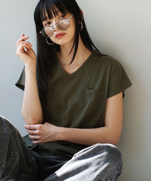 zootie（ズーティー）の「汗しみない Tシャツ［Vネック ポケットTEE］（Tシャツ/カットソー・レディース・ダークグリーン/ライトカーキ/杢グレー/ダークカーキ/レッド系その他/ライトオレンジ系/ラベンダー/モカ/ミント/グレイッシュブルー/イエロー系その他/ブラック/ネイビー/オフホワイト/アイボリー・L/M/LL）」の19枚目の写真