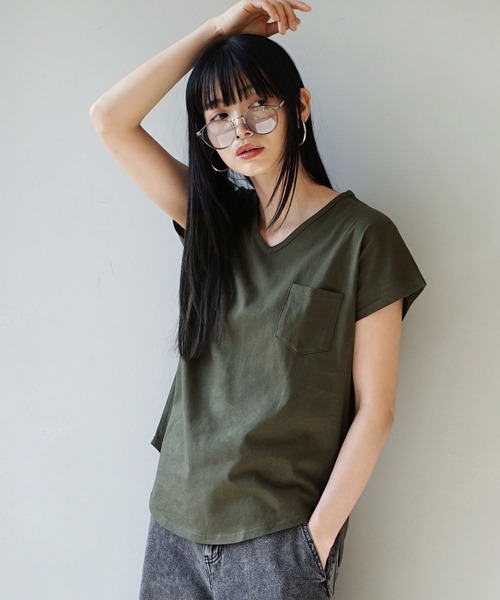 zootie（ズーティー）の「汗しみない Tシャツ［Vネック ポケットTEE］（Tシャツ/カットソー・レディース・ダークグリーン/ライトカーキ/杢グレー/ダークカーキ/レッド系その他/ライトオレンジ系/ラベンダー/モカ/ミント/グレイッシュブルー/イエロー系その他/ブラック/ネイビー/オフホワイト/アイボリー・L/M/LL）」の22枚目の写真
