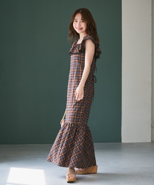La boutique BonBon(ラブティックボンボン)の「【大人ガーリー】チェックレーストリムワンピース(ワンピース・レディース・ブラウン/バーガンディー・38/36)」の4枚目の写真