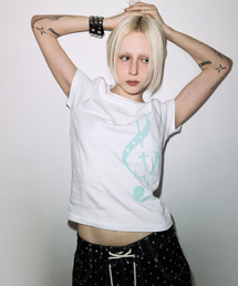 FANCY CLUB | クレフシンボルTシャツ (ホワイト) F26QB143(Tシャツ/カットソー)
