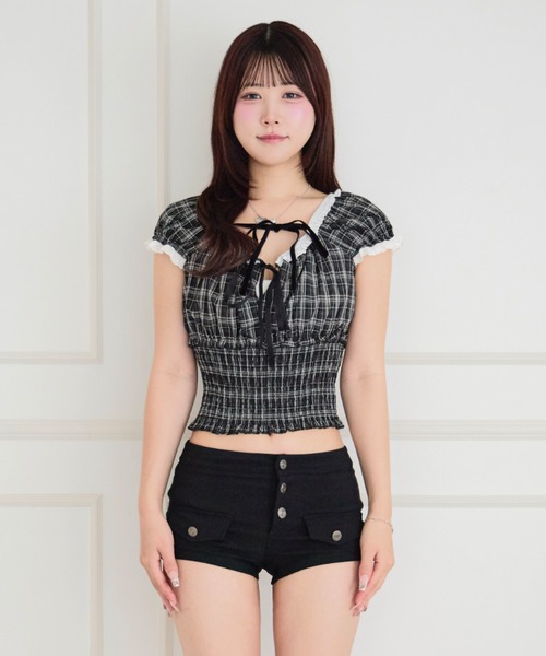 ALLuRing ChaRm(アリュリングチャーム)の「Girly Check Lace-up Blouse / ガーリーチェックレースアップブラウス(シャツ/ブラウス・レディース・ブラック・FREE)」の2枚目の写真