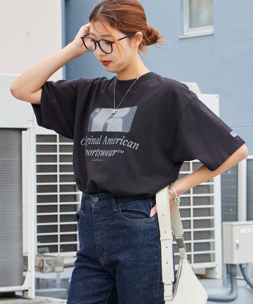 Russell Athletic(ラッセルアスレティック)の「RUSSELL ATHLETIC / ラッセルアスレティック Campus Jersey Standard Print T キャンパス ジャージー スタンダード プリント Tシャツ 半袖 メンズ レディース 秋 秋服 2026年秋冬(Tシャツ/カットソー・メンズ・ホワイト/ブラック・M/L/XL)」の1枚目の写真