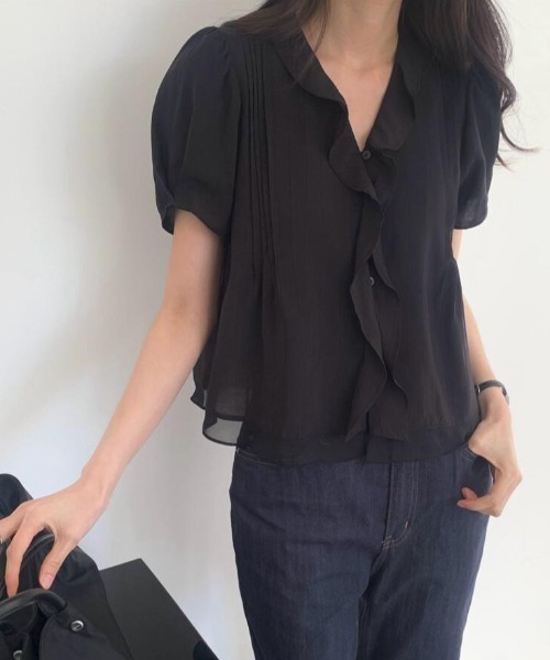 semplice（センプリチェ）の「フリル V ネック半袖ブラウス（シャツ/ブラウス・レディース・ホワイト/ブラック・F）」の2枚目の写真