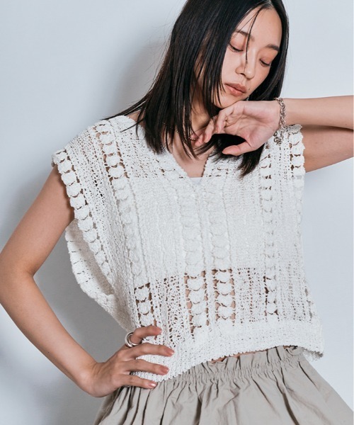 W:Huku(フーク)の「キーネック クロシェ ニット トップス(ニット/セーター・レディース・オフホワイト/アイボリー・FREE)」の1枚目の写真