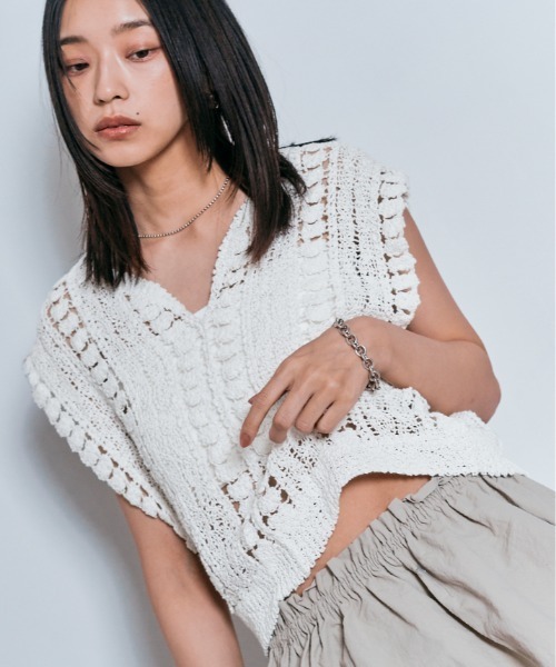 W:Huku(フーク)の「キーネック クロシェ ニット トップス(ニット/セーター・レディース・オフホワイト/アイボリー・FREE)」の3枚目の写真