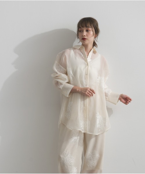 OandI(オーアンドアイ)の「フラワー刺繍シアーシャツ(シャツ/ブラウス・レディース・ブラック/アイボリー・FREE)」の20枚目の写真
