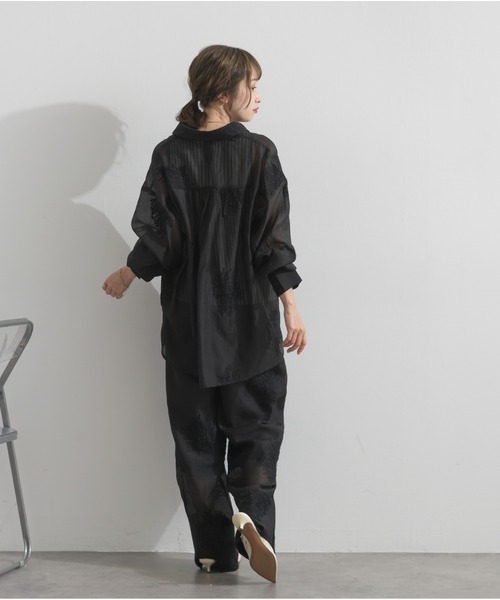 OandI(オーアンドアイ)の「フラワー刺繍シアーシャツ(シャツ/ブラウス・レディース・ブラック/アイボリー・FREE)」の12枚目の写真