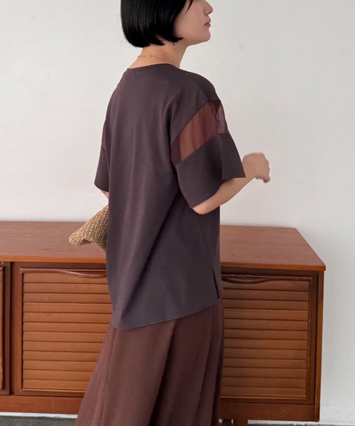Doux archives(ドゥアルシーヴ)の「袖シアー切替カットソー(Tシャツ/カットソー・レディース・ブラウン/オフホワイト/ブラック・FREE)」の15枚目の写真