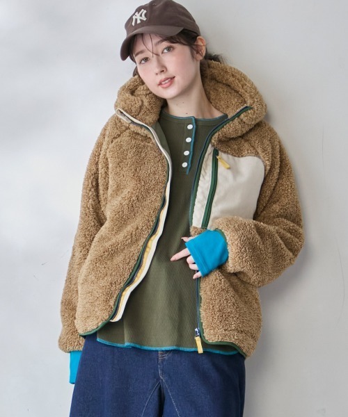 KRIFF MAYER Lady's Collection(クリフメイヤーレディースコレクション)の「シャギーボアフードジャケット(その他アウター・レディース・グレー/チャコール/セージグリーン/カラフル/ベージュ/ナチュラル・MEDIUM/LARGE)」の3枚目の写真