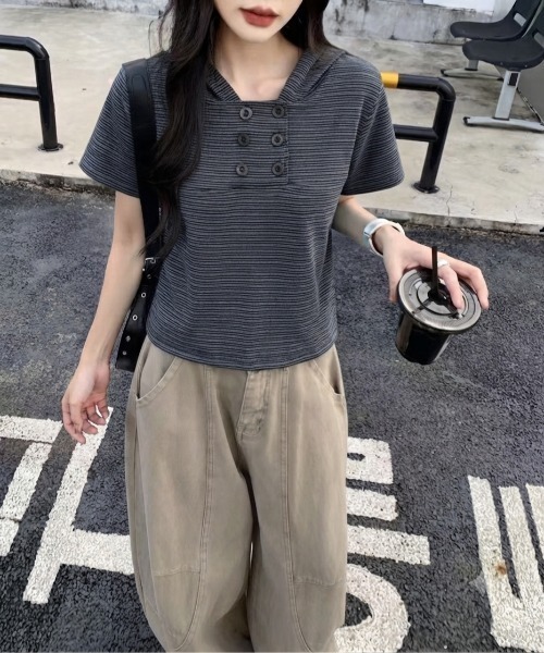 LADY LIKE(レディライク)の「【春夏新作】ダブルボタンフード付きボーダー半袖トップス(Tシャツ/カットソー・レディース・ダークグレー/ピンク・M)」の7枚目の写真