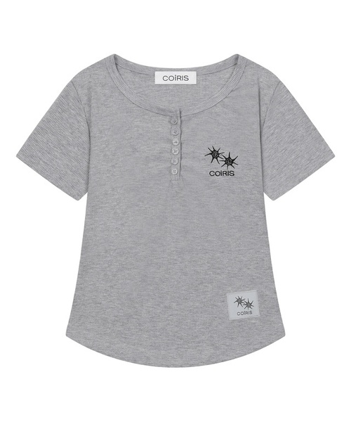 COIRIS(コイリス)の「アリナボタン クロップクルミ 半袖Tシャツ (4カラー)(Tシャツ/カットソー・レディース・ホワイト/チャコールグレー/ブラック/ベージュ・FREE)」の3枚目の写真