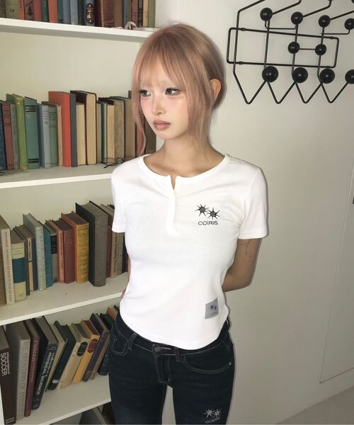 COIRIS(コイリス)の「アリナボタン クロップクルミ 半袖Tシャツ (4カラー)(Tシャツ/カットソー・レディース・ホワイト/チャコールグレー/ブラック/ベージュ・FREE)」の12枚目の写真