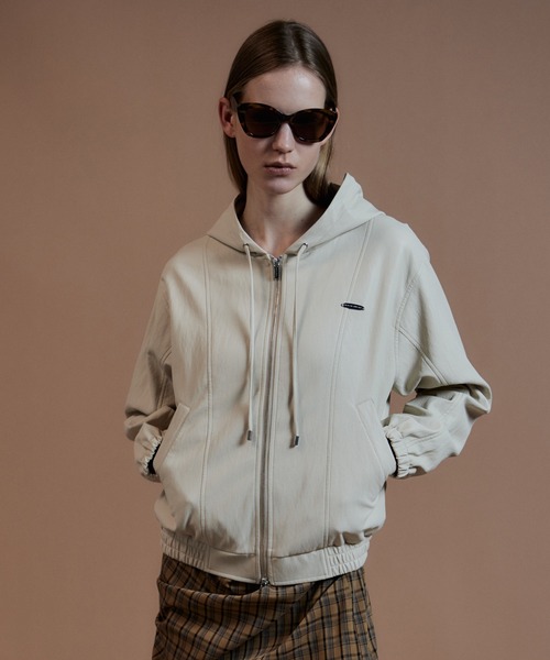 MAISON SPECIAL（メゾンスペシャル）の「Faux Leather Hoodie Parka/フェイクレザーフーディパーカー（ブルゾン・レディース・ブラック/キャメル/アイボリー・FREE）」の2枚目の写真