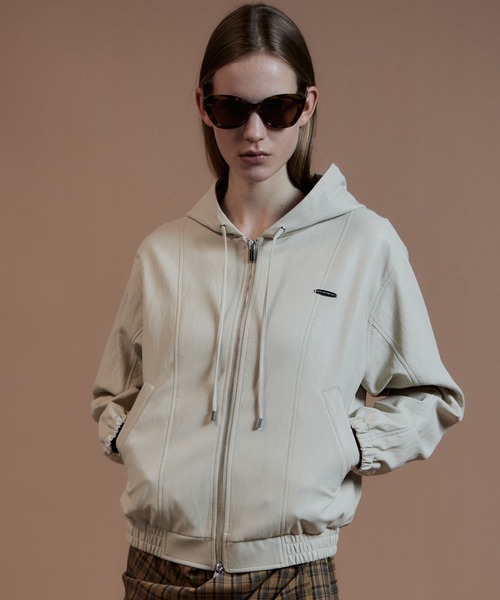 MAISON SPECIAL（メゾンスペシャル）の「Faux Leather Hoodie Parka/フェイクレザーフーディパーカー（ブルゾン・レディース・ブラック/キャメル/アイボリー・FREE）」の4枚目の写真