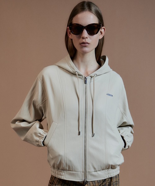MAISON SPECIAL（メゾンスペシャル）の「Faux Leather Hoodie Parka/フェイクレザーフーディパーカー（ブルゾン・レディース・ブラック/キャメル/アイボリー・FREE）」の5枚目の写真