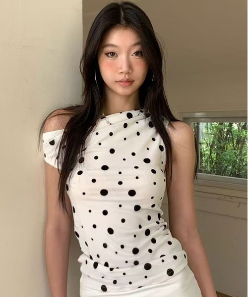 AsheKsha(アシクシャ)の「ドット柄のフィットトップス(Tシャツ/カットソー・レディース・ホワイト・M)」の1枚目の写真