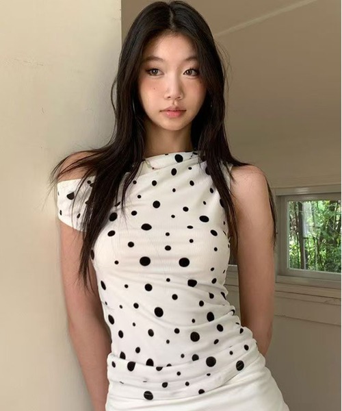 AsheKsha(アシクシャ)の「ドット柄のフィットトップス(Tシャツ/カットソー・レディース・ホワイト・M)」の3枚目の写真