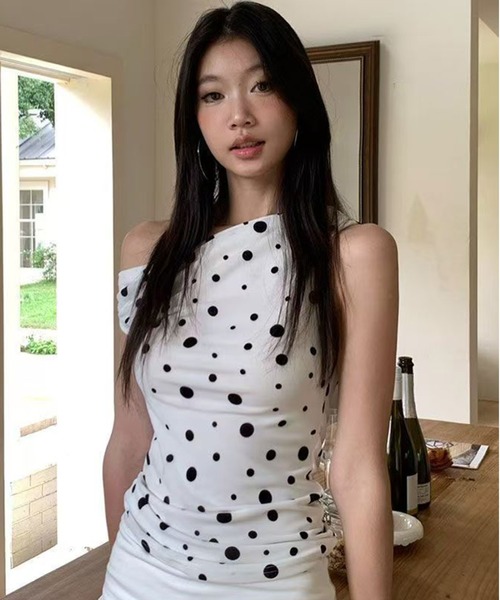 AsheKsha(アシクシャ)の「ドット柄のフィットトップス(Tシャツ/カットソー・レディース・ホワイト・M)」の4枚目の写真
