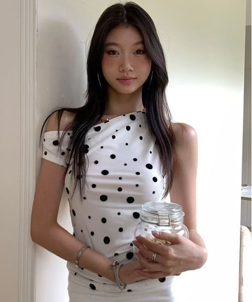 AsheKsha(アシクシャ)の「ドット柄のフィットトップス(Tシャツ/カットソー・レディース・ホワイト・M)」の5枚目の写真