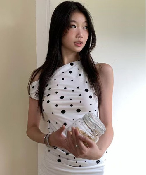 AsheKsha(アシクシャ)の「ドット柄のフィットトップス(Tシャツ/カットソー・レディース・ホワイト・M)」の8枚目の写真